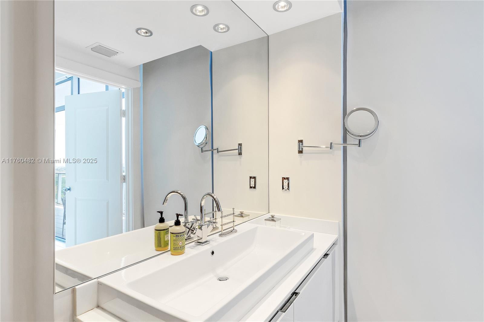 THE CARIBBEAN CONDO - Residential