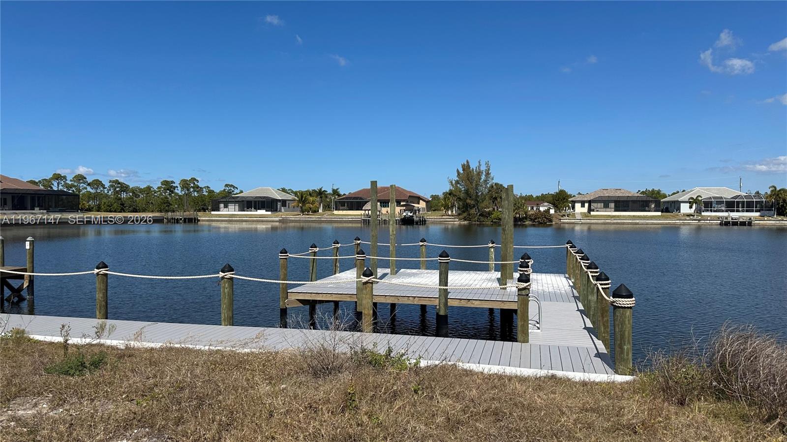 CAPE CORAL - Land