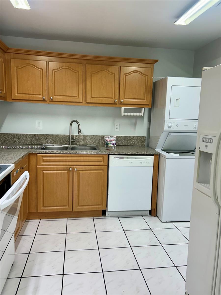 LAKES OF ACADIA UNIT 3 TH - Residential Lease