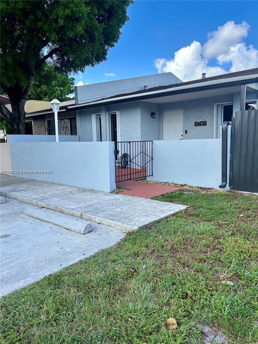 LAKES OF ACADIA UNIT 3 TH - Residential Lease