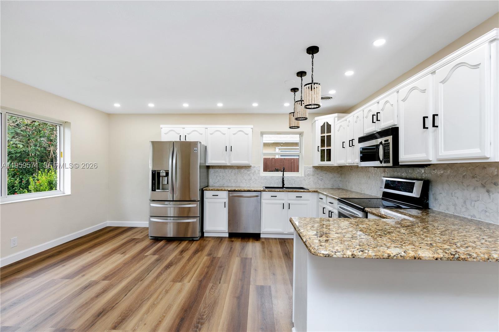 HOLLYWOOD HOMESITES HIGH - Residential