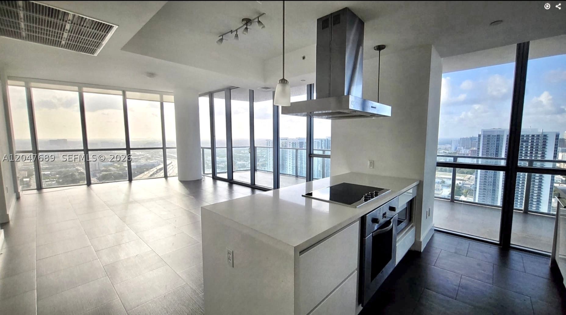 MARQUIS CONDO - Residential
