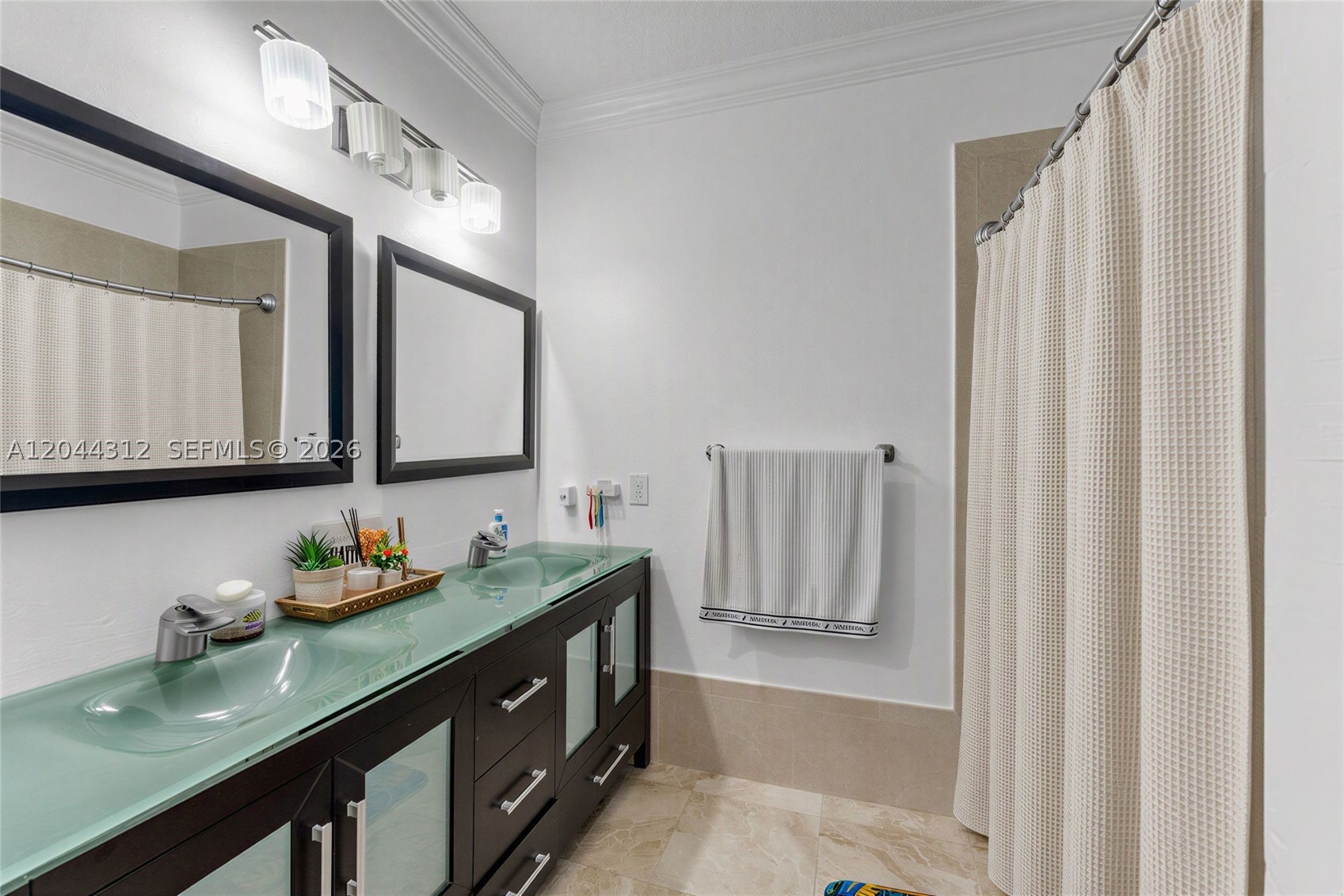 A B AT TAMIAMI TRAIL PHAS - Residential
