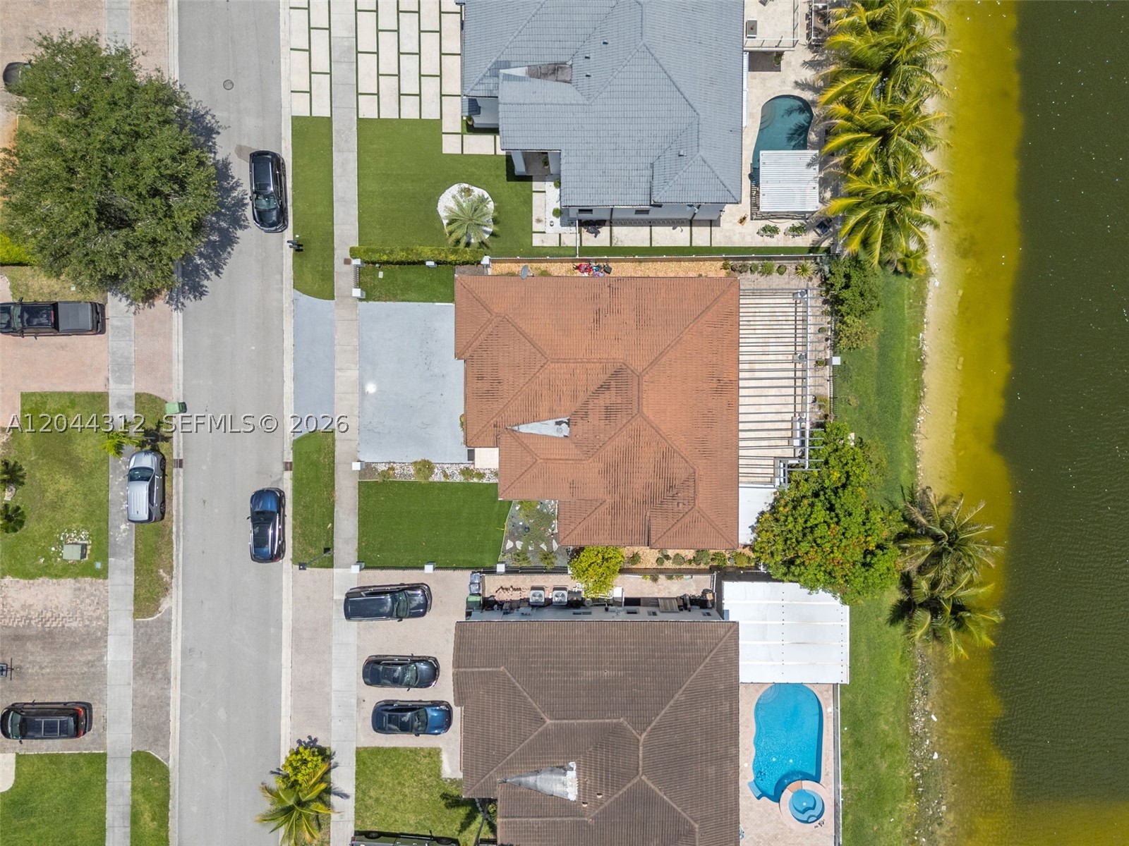 A B AT TAMIAMI TRAIL PHAS - Residential