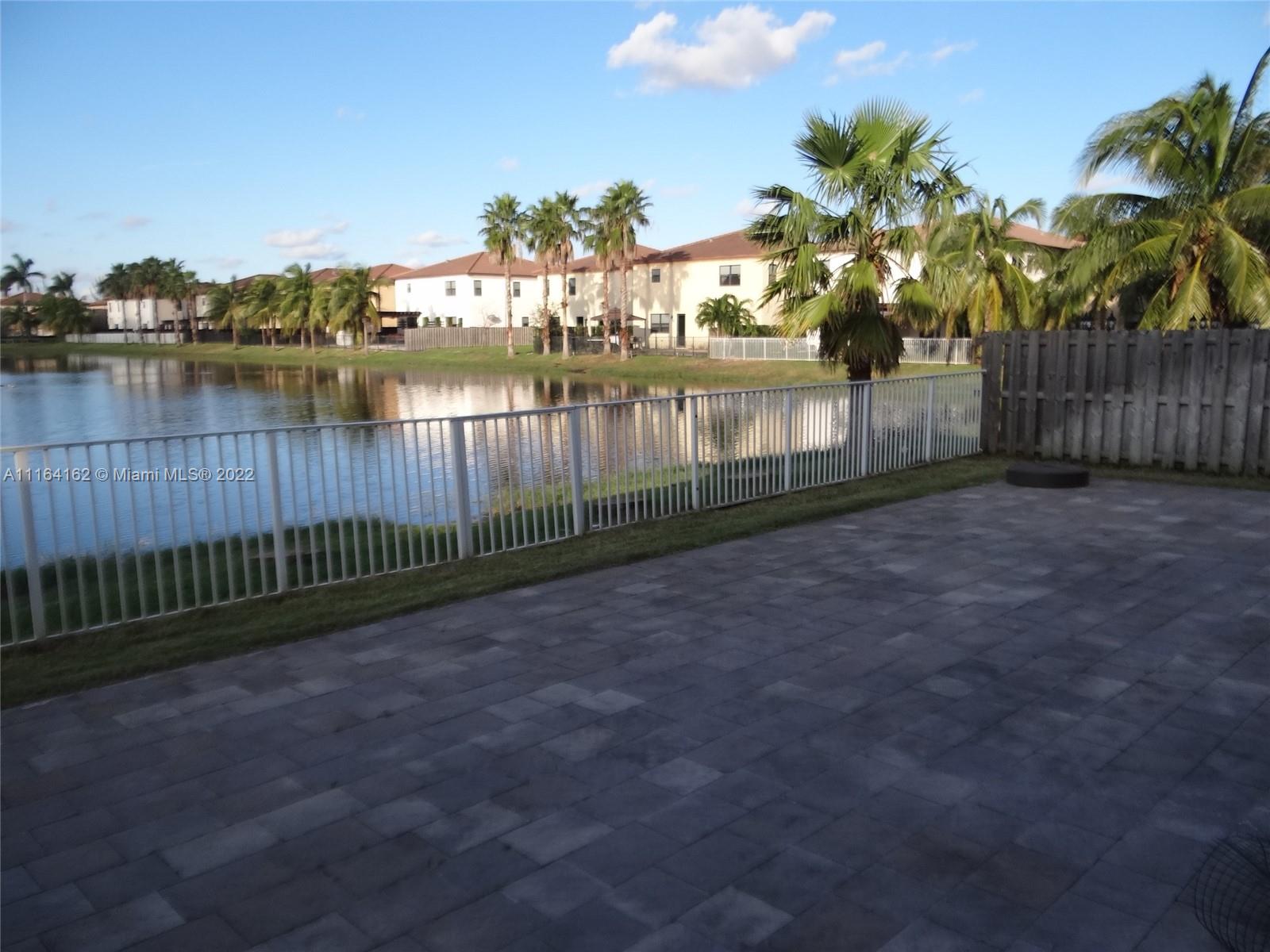 DORAL BREEZE - Residential