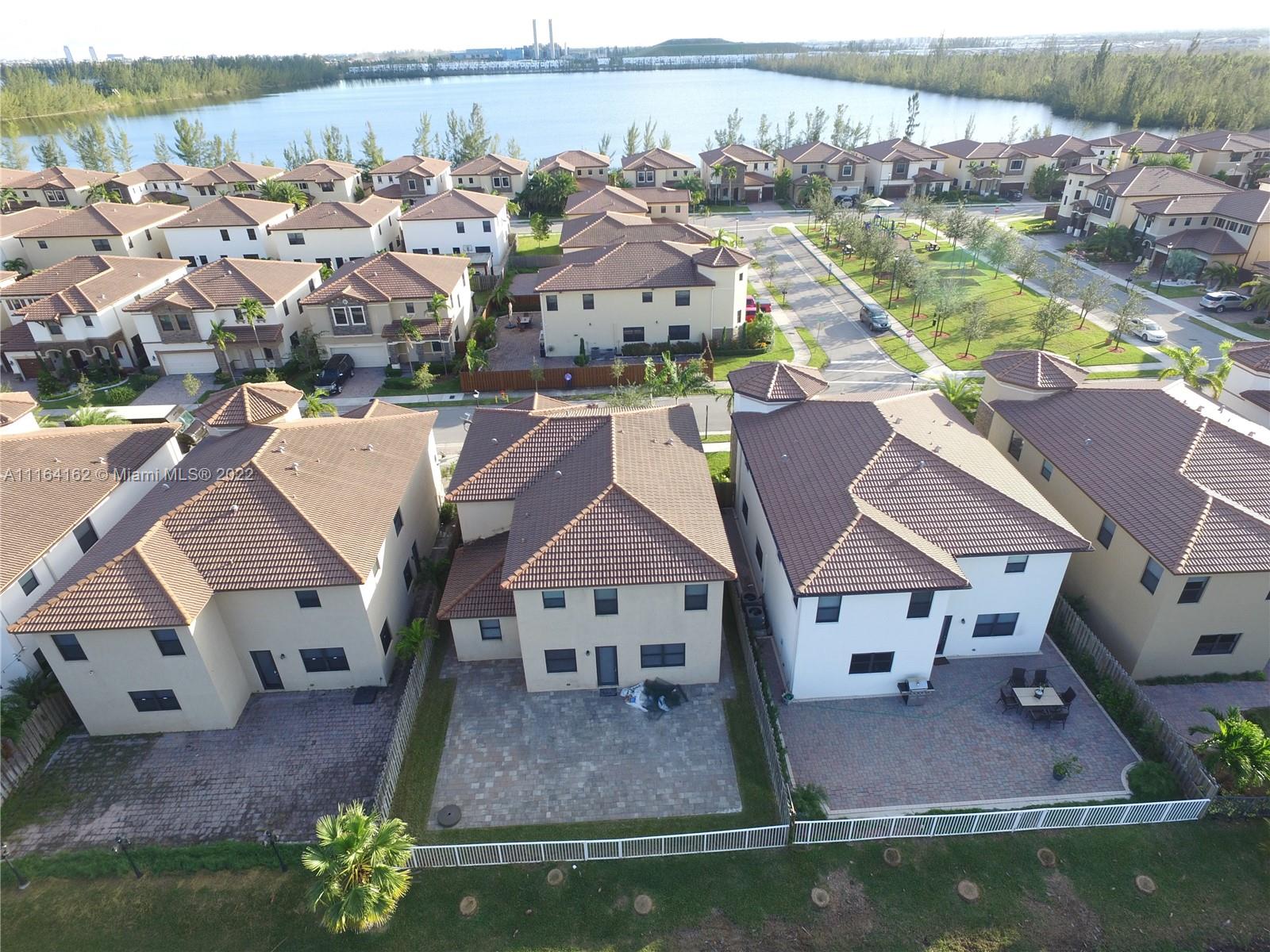 DORAL BREEZE - Residential