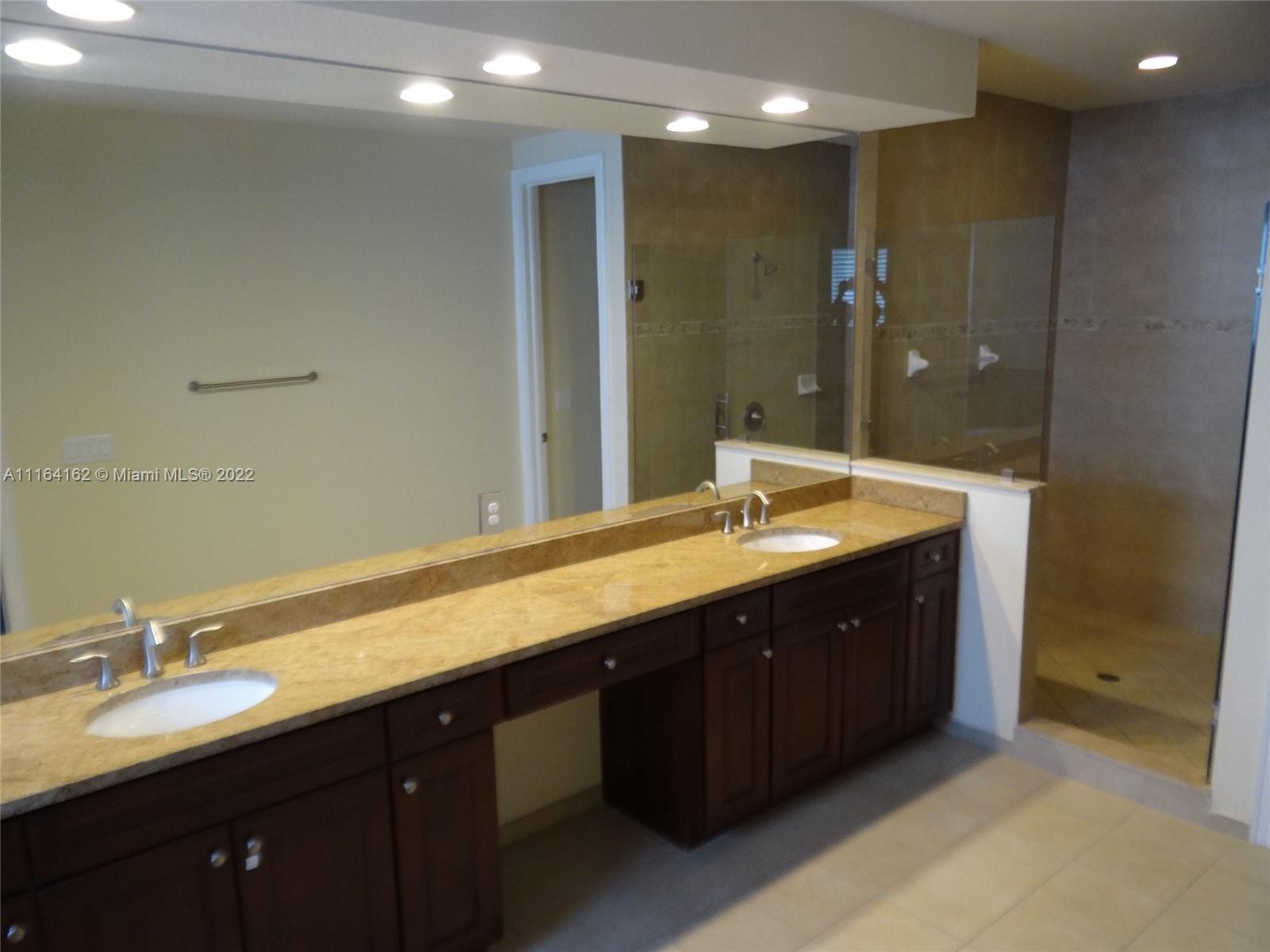 DORAL BREEZE - Residential