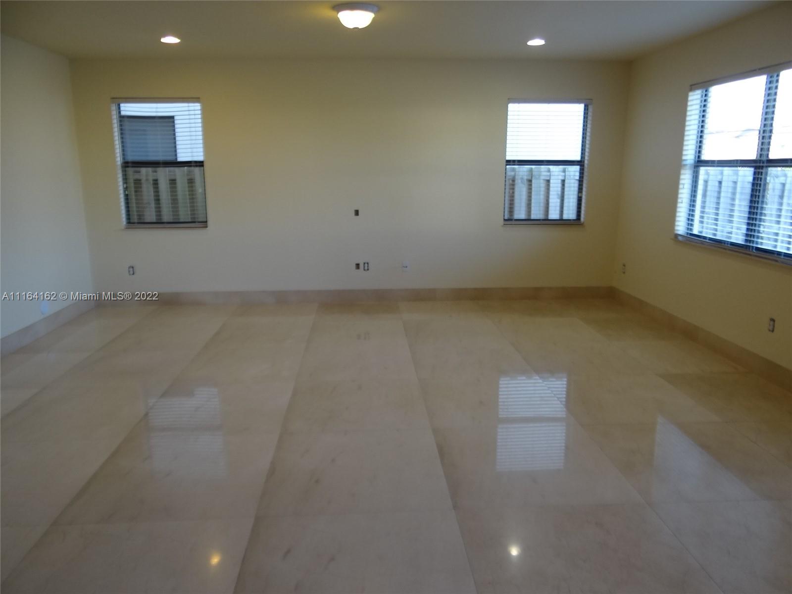 DORAL BREEZE - Residential