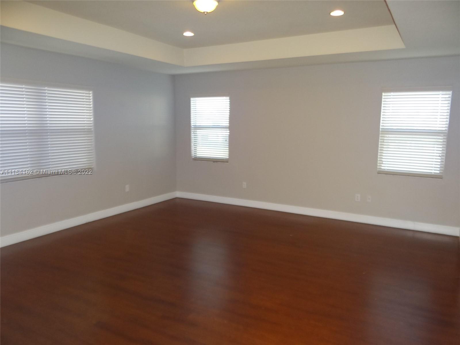 DORAL BREEZE - Residential