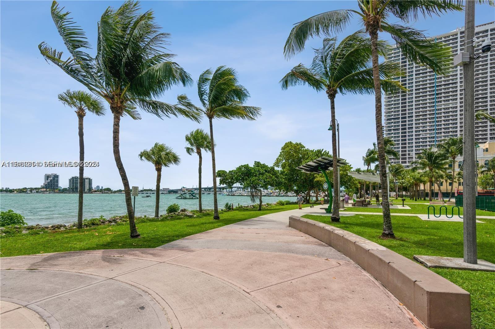 ARIA ON THE BAY CONDO - Residential