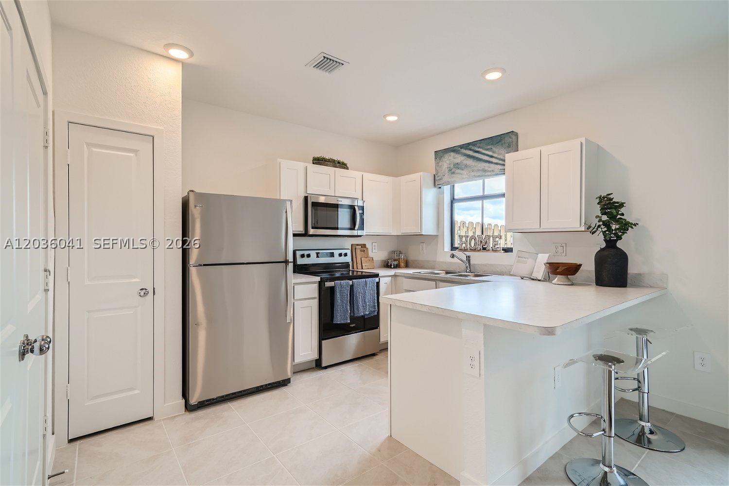MIAMI LAND AND DEVELOPMEN - Residential Lease