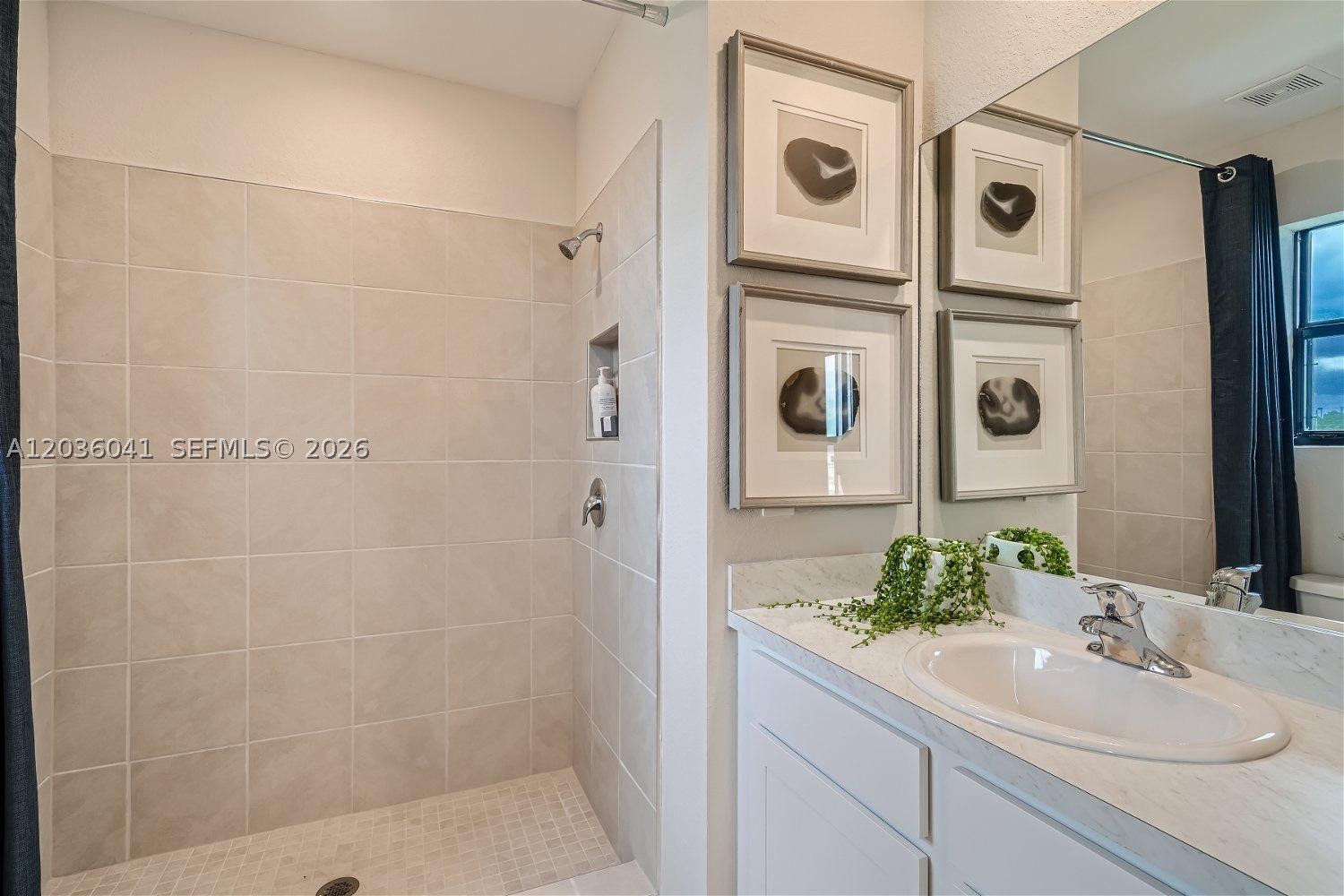 MIAMI LAND AND DEVELOPMEN - Residential Lease
