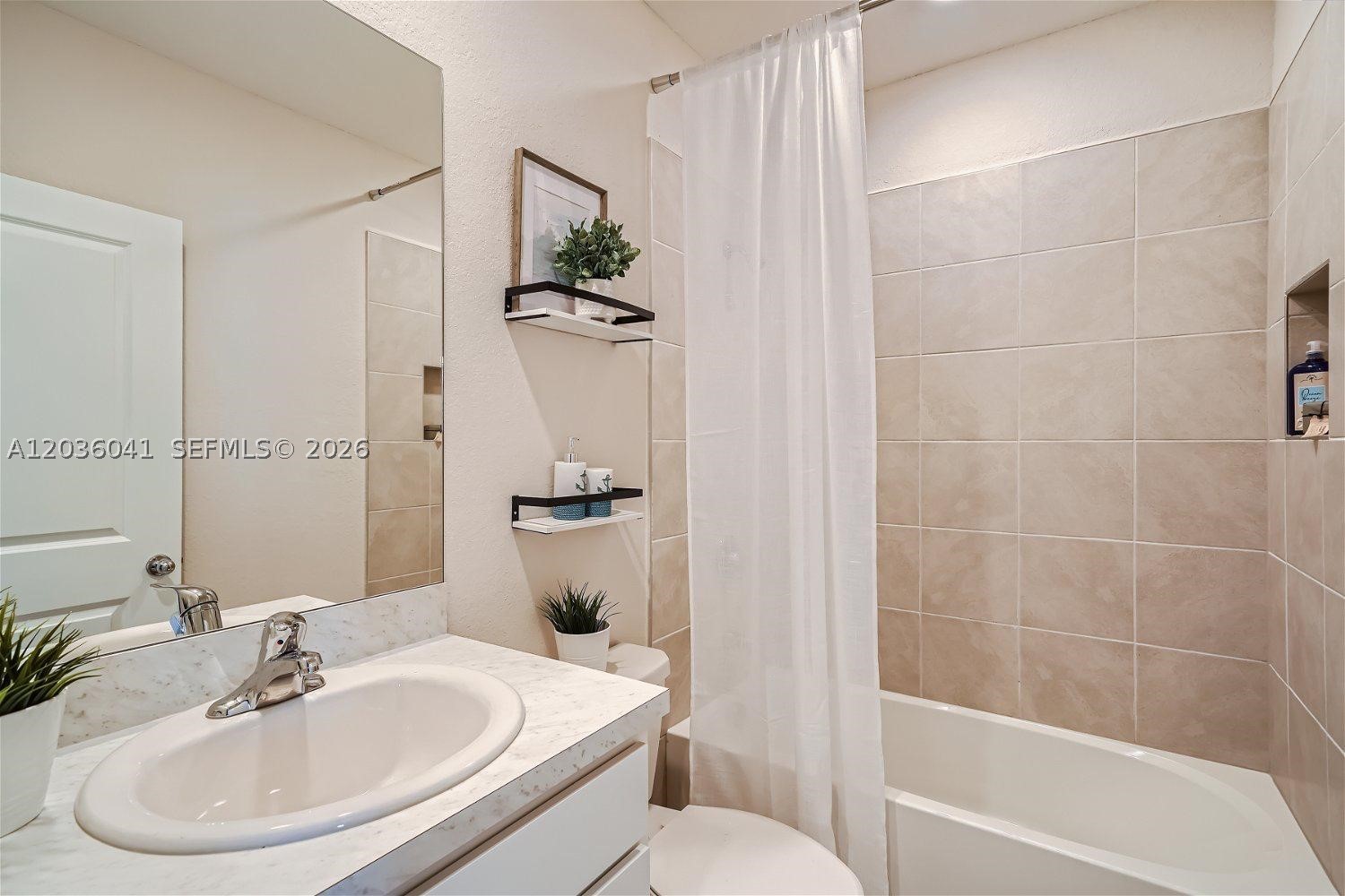 MIAMI LAND AND DEVELOPMEN - Residential Lease