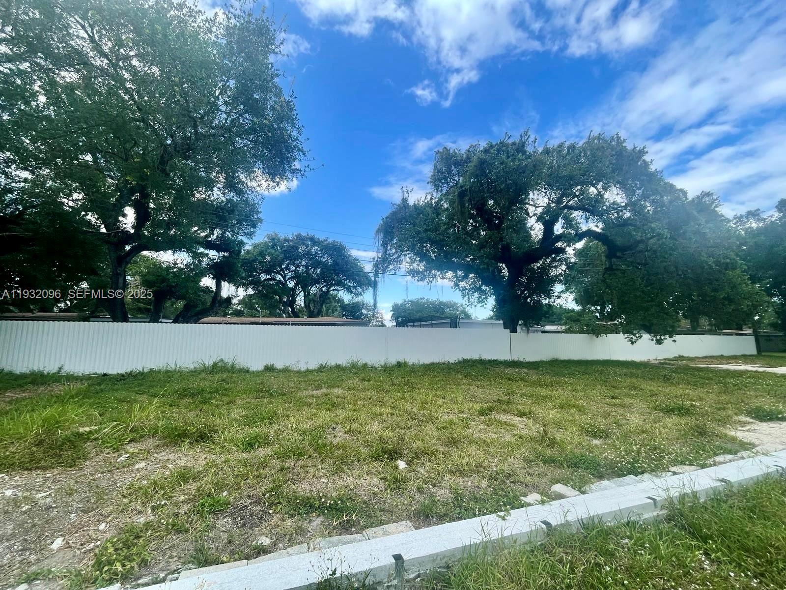 WESTWOOD MANOR ESTATES - Land