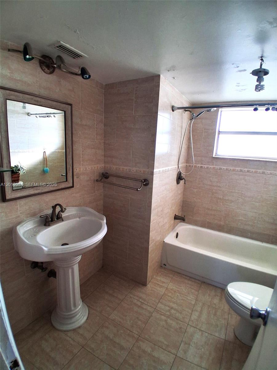 JADE WINDS GROUP - - Residential
