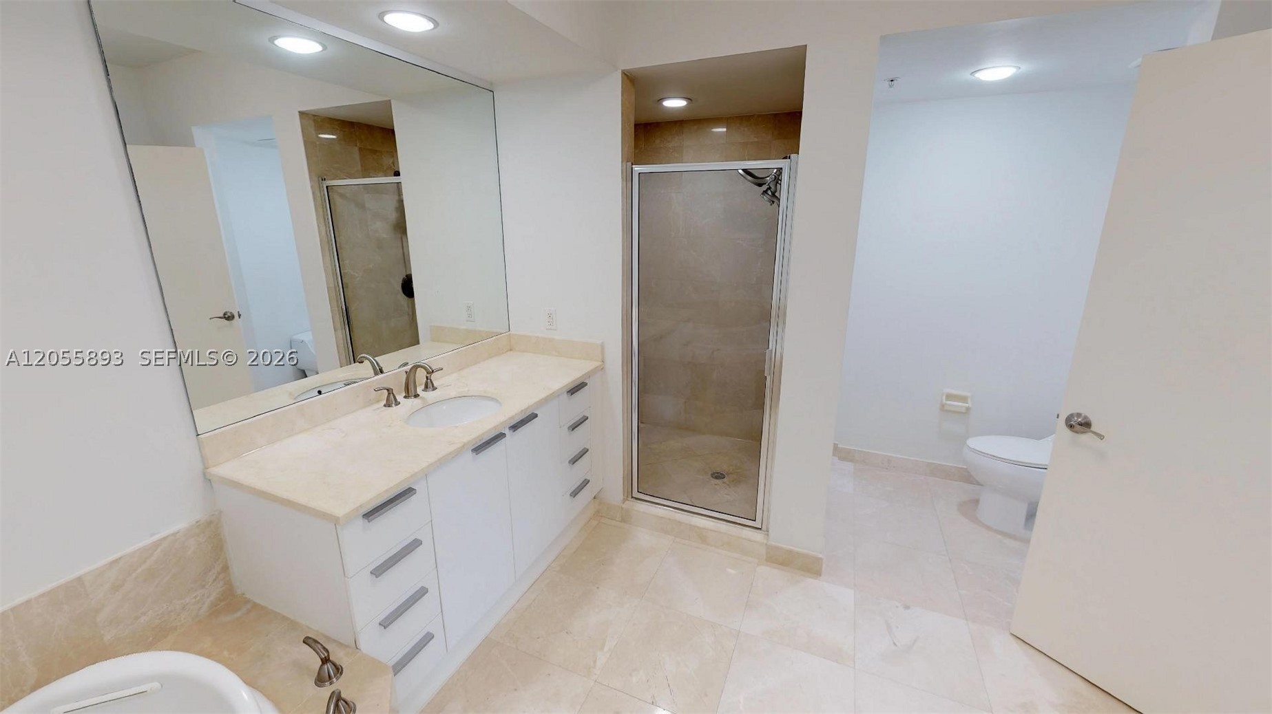 THE OAKS I CONDO - Residential