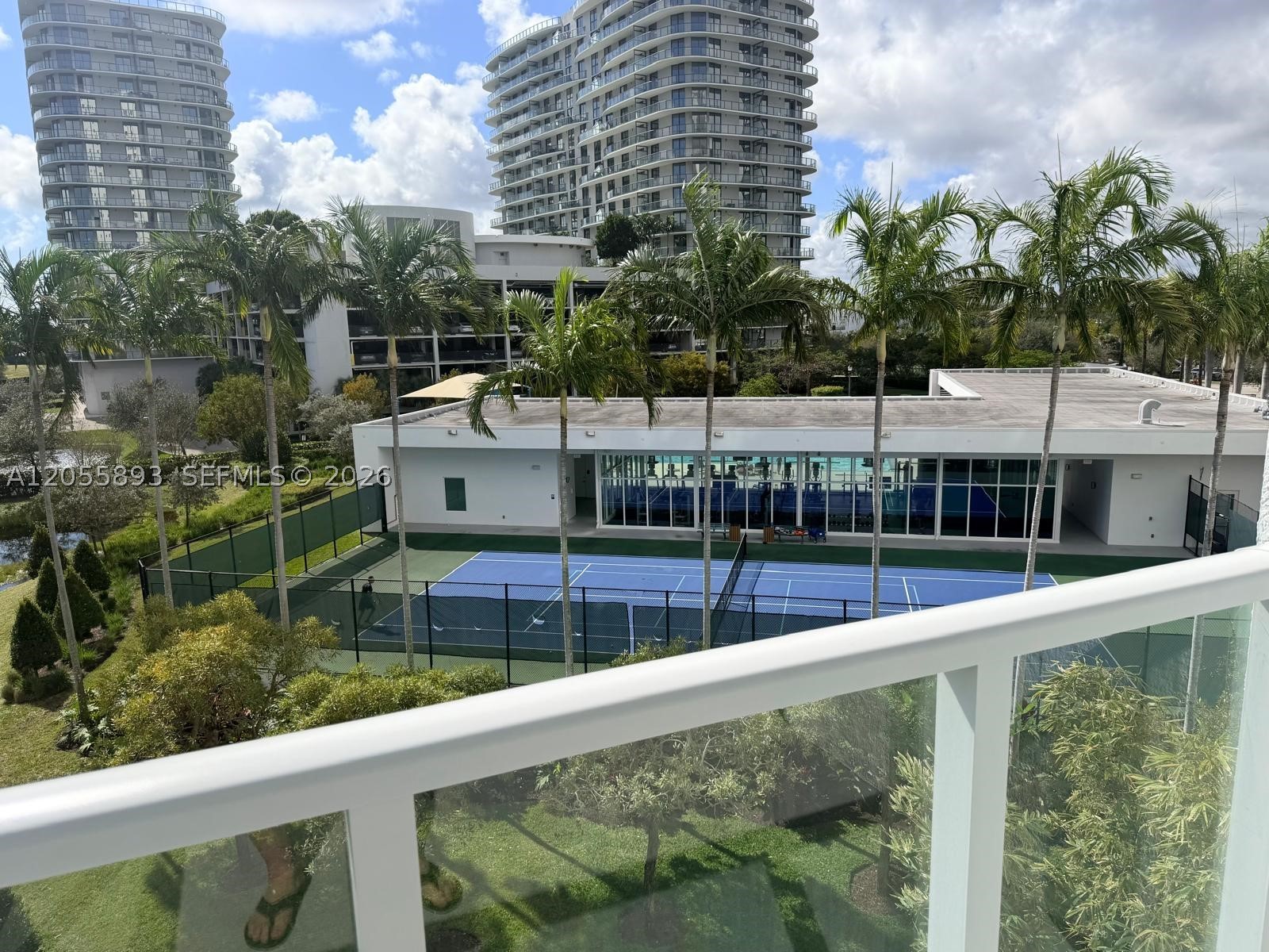 THE OAKS I CONDO - Residential