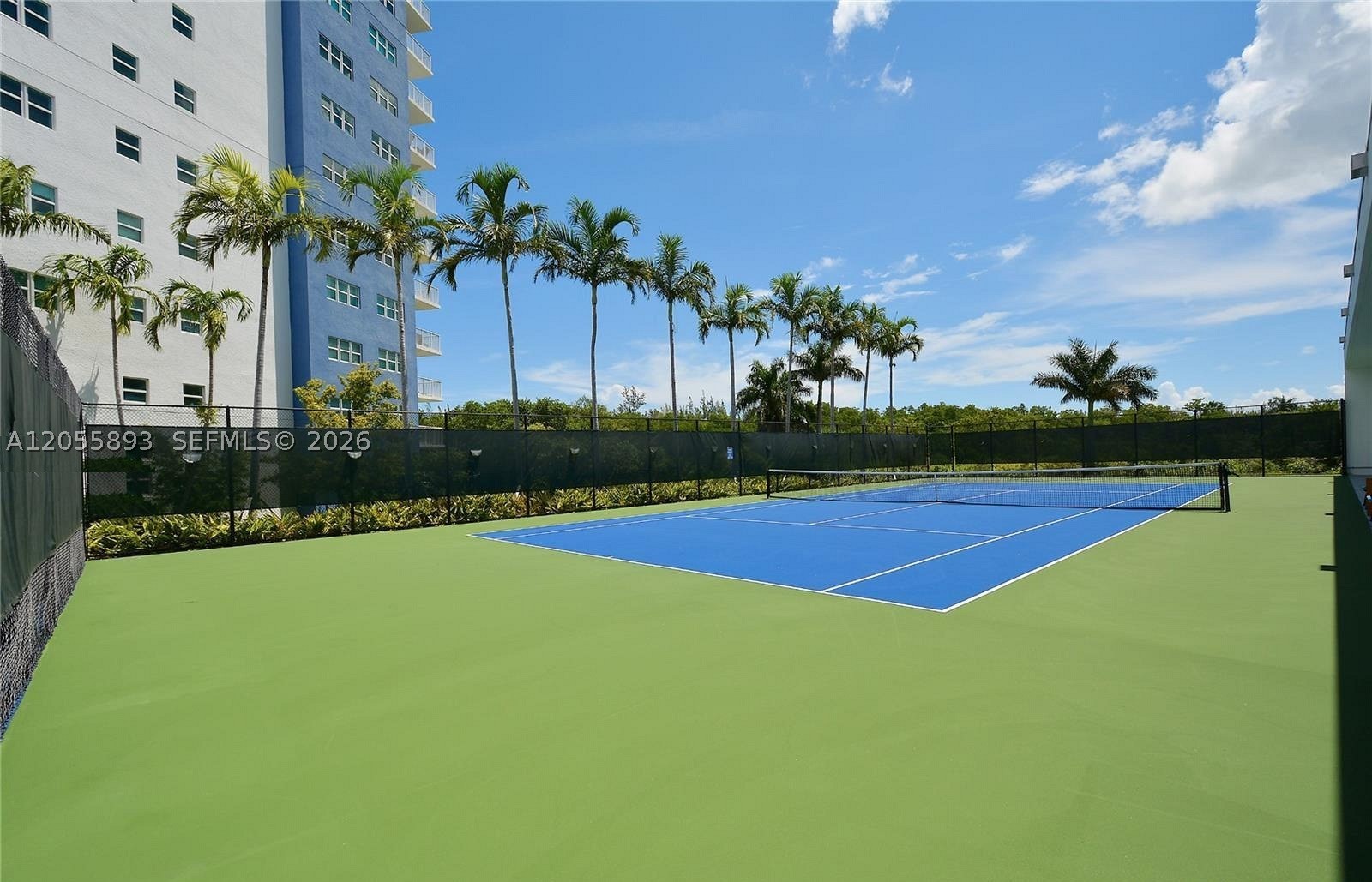 THE OAKS I CONDO - Residential