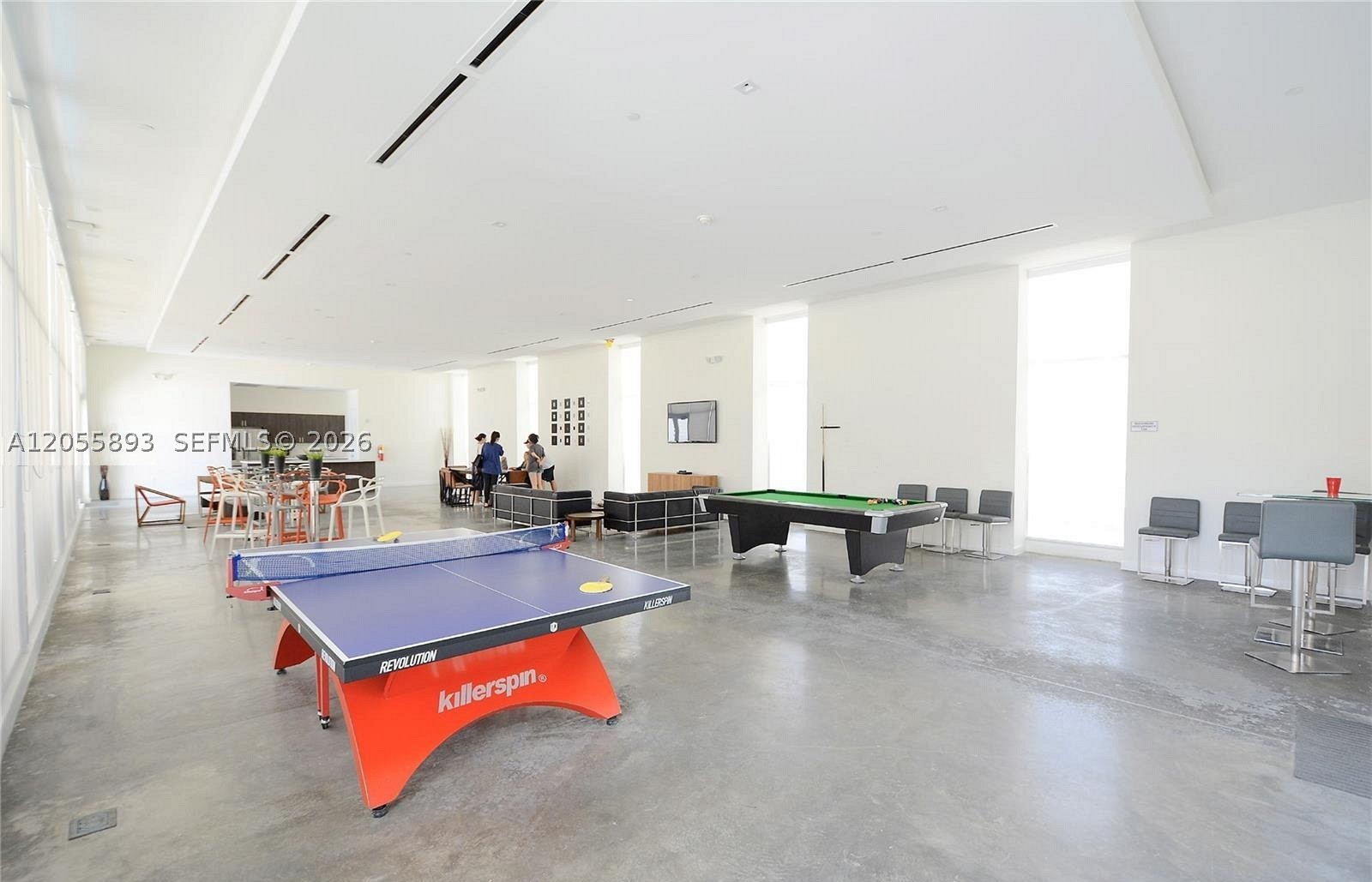 THE OAKS I CONDO - Residential