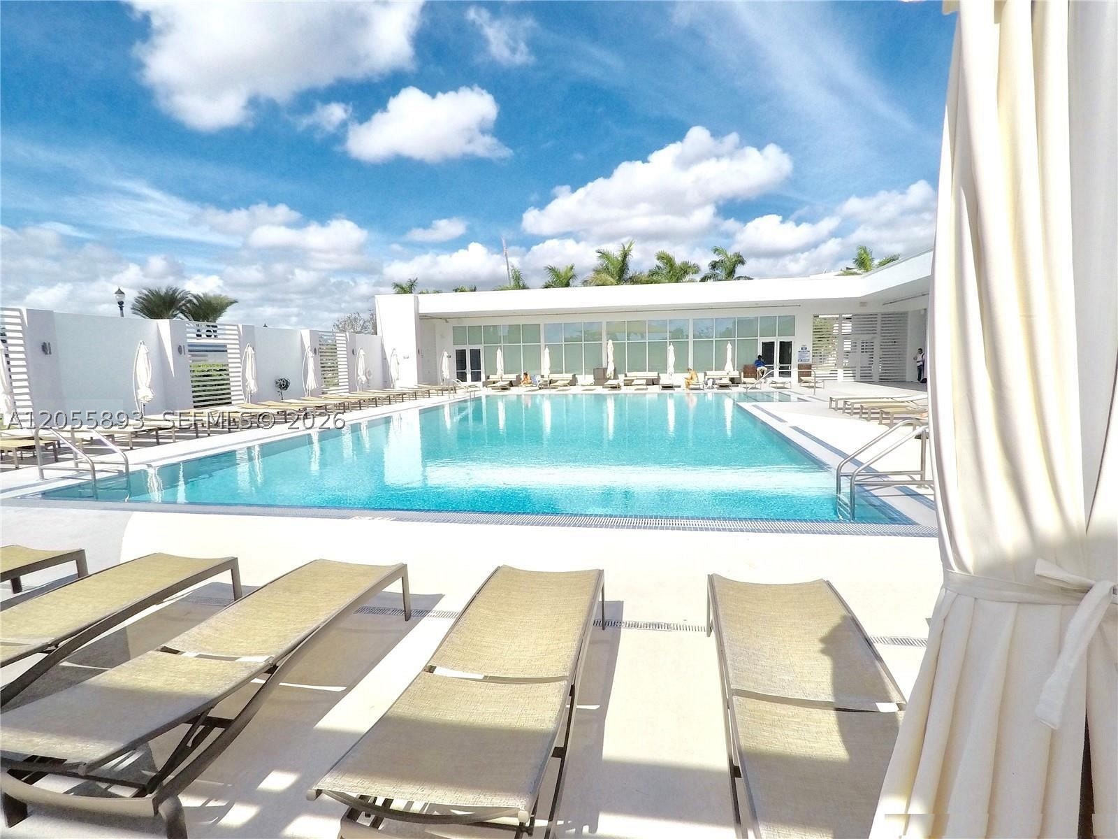 THE OAKS I CONDO - Residential
