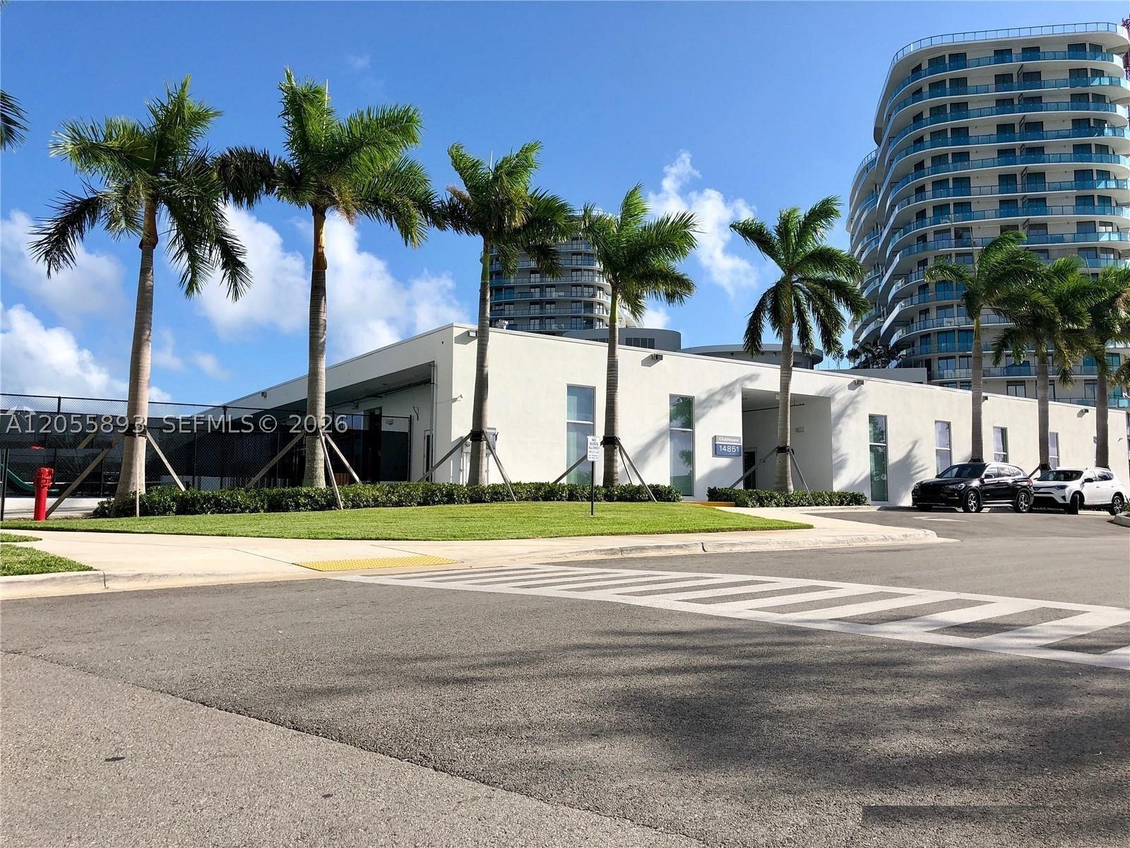 THE OAKS I CONDO - Residential