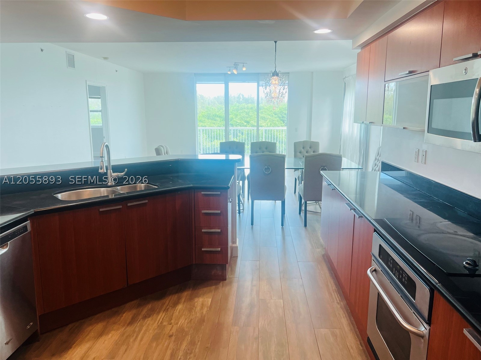 THE OAKS I CONDO - Residential