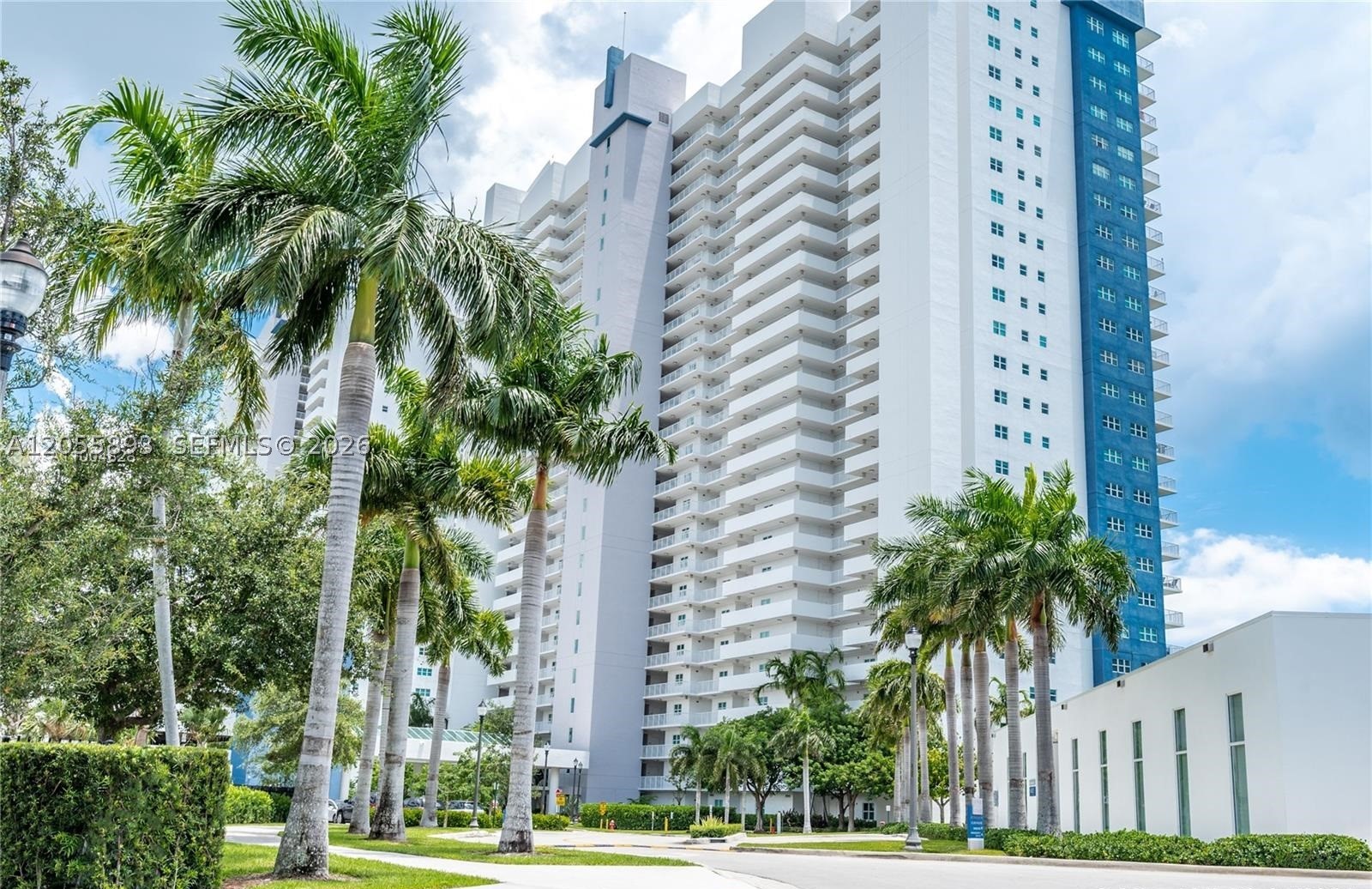THE OAKS I CONDO - Residential