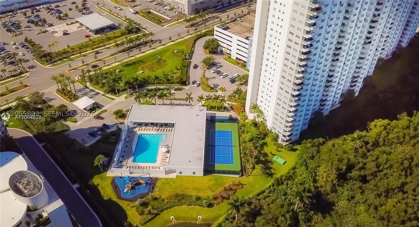THE OAKS I CONDO - Residential