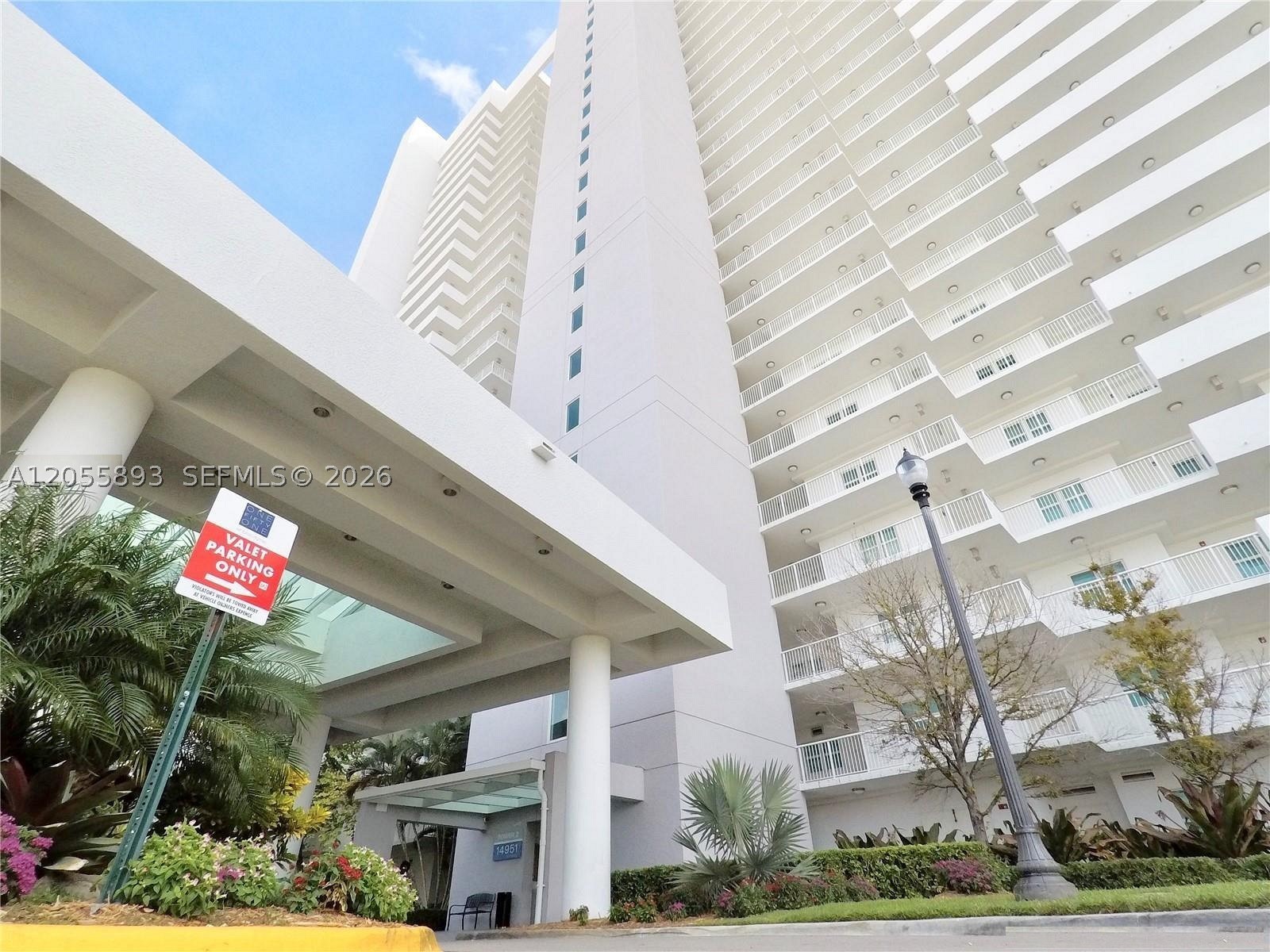 THE OAKS I CONDO - Residential