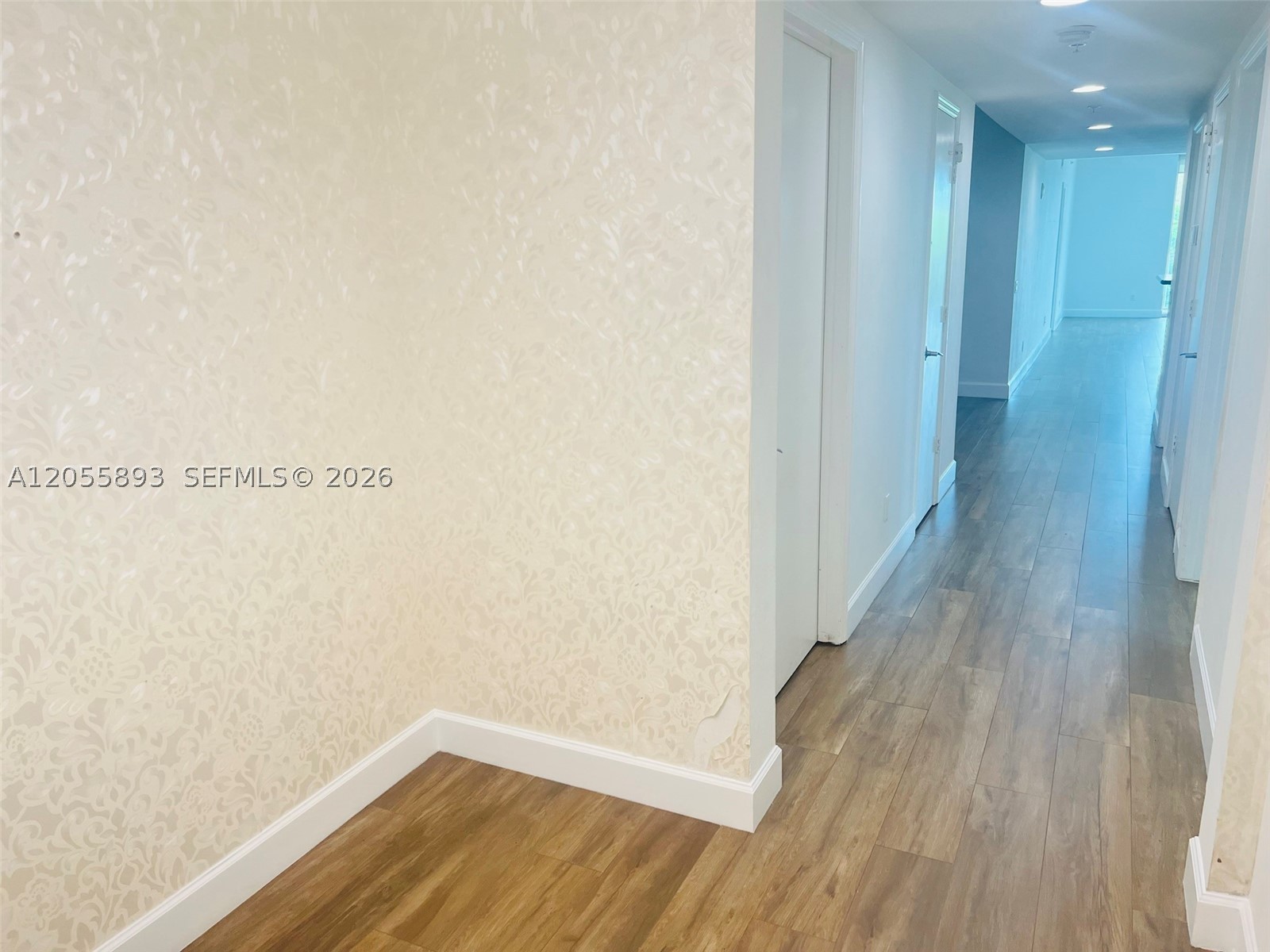 THE OAKS I CONDO - Residential
