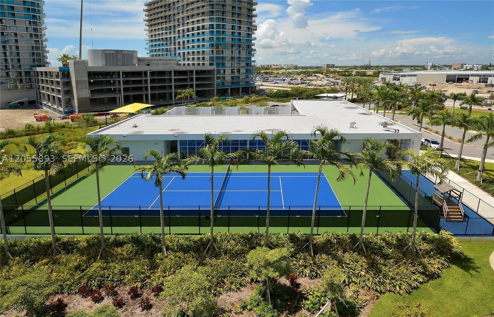 THE OAKS I CONDO - Residential