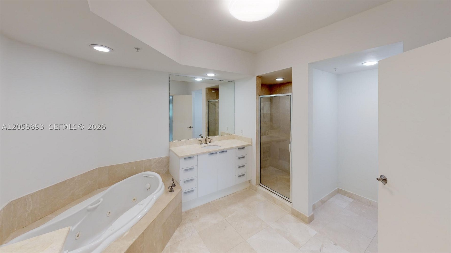 THE OAKS I CONDO - Residential