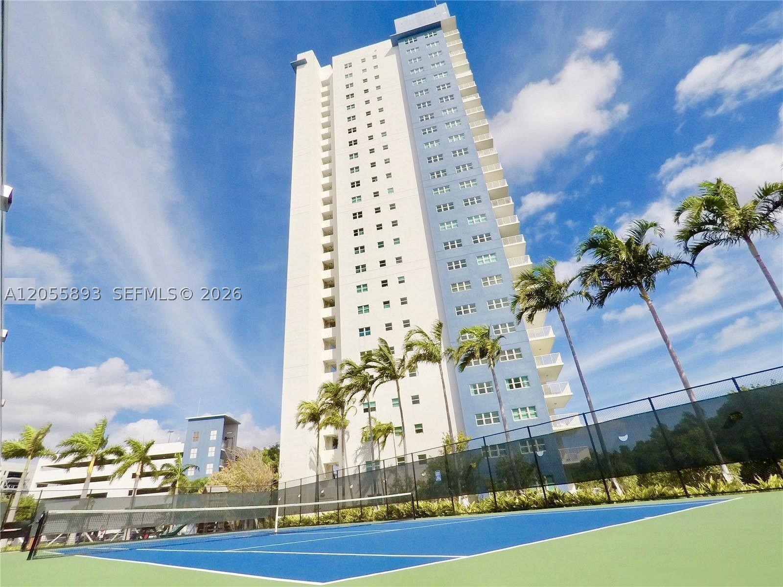 THE OAKS I CONDO - Residential