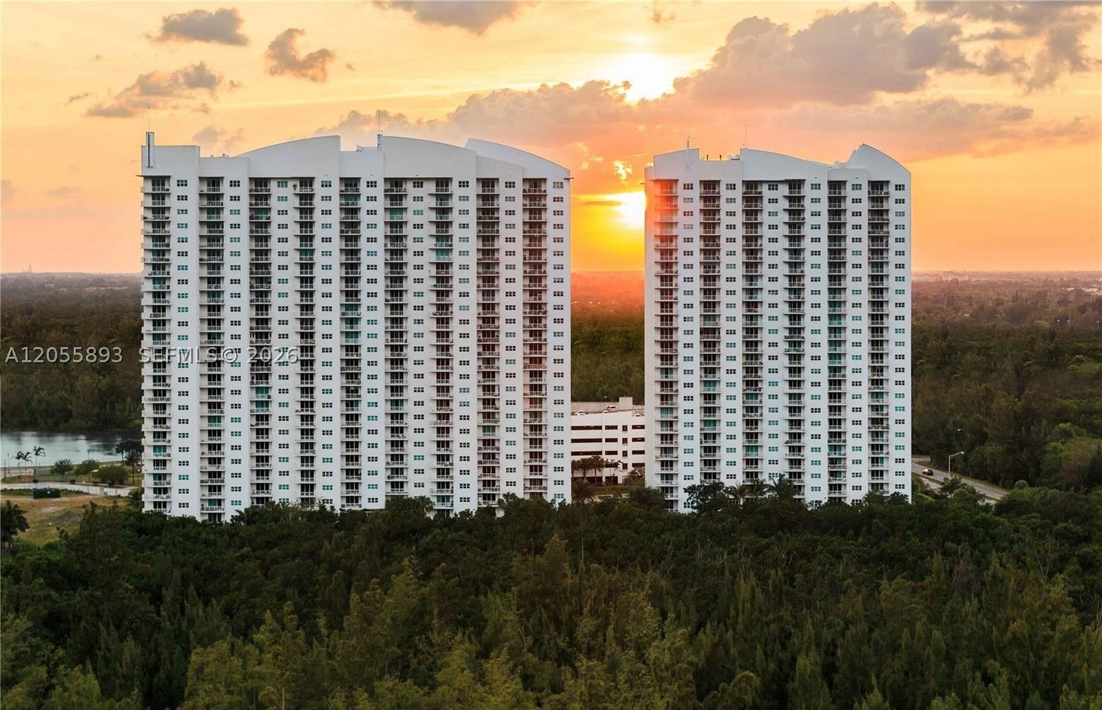 THE OAKS I CONDO - Residential