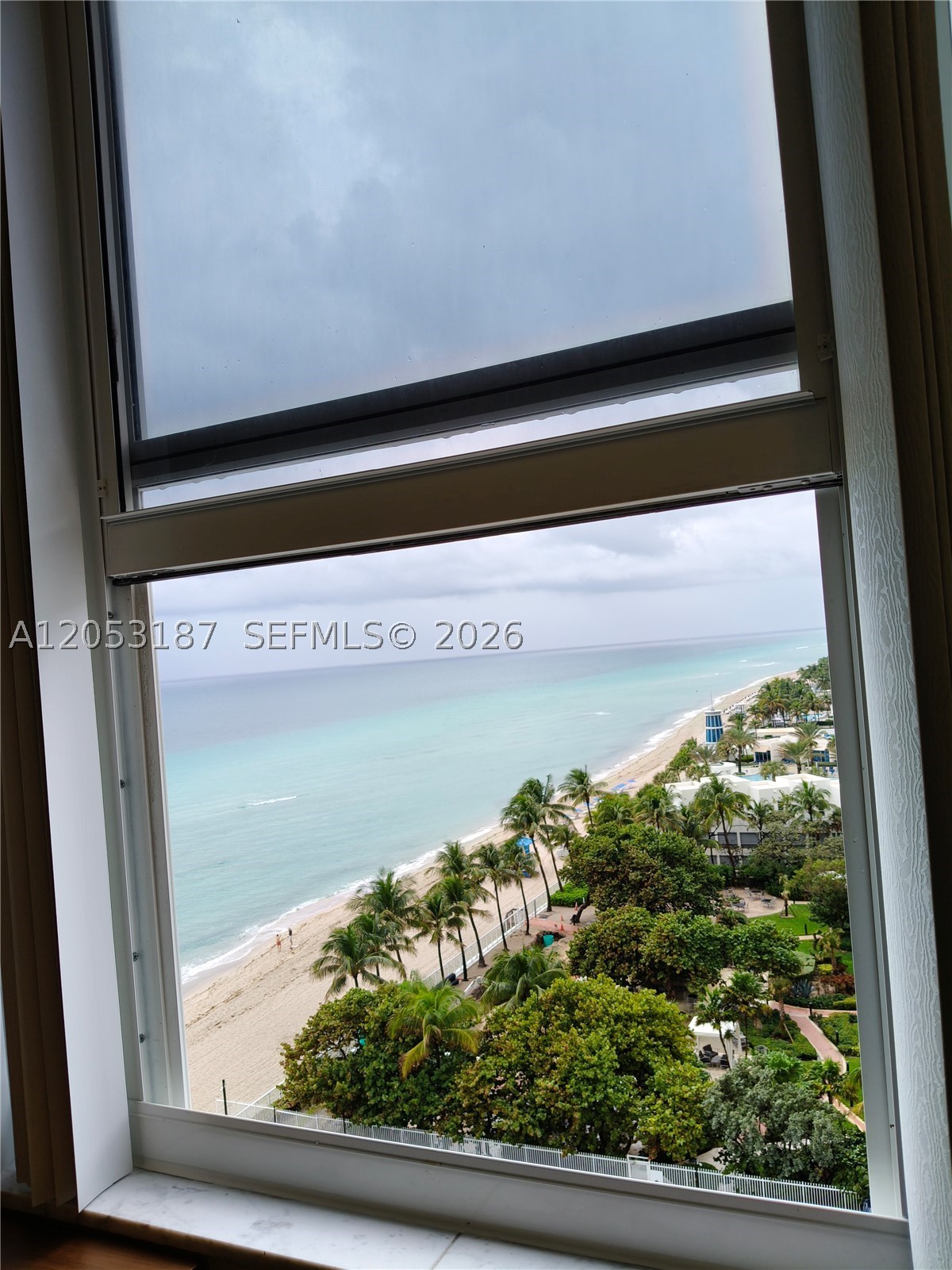 AQUARIUS CONDO - Residential