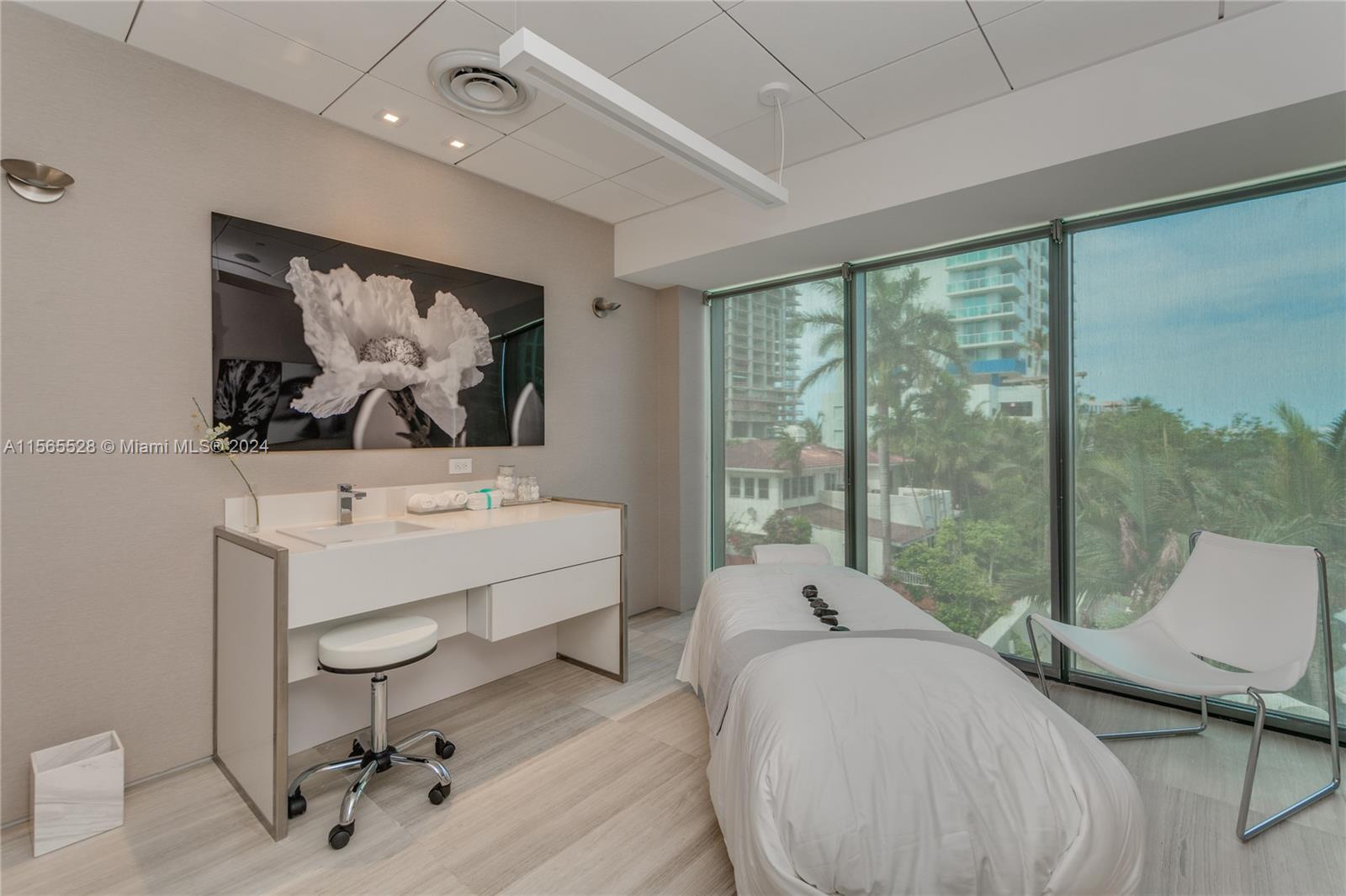ICON BAY CONDO - Residential Lease