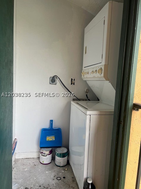 LAKES OF JACARANDA CONDO - Residential Lease