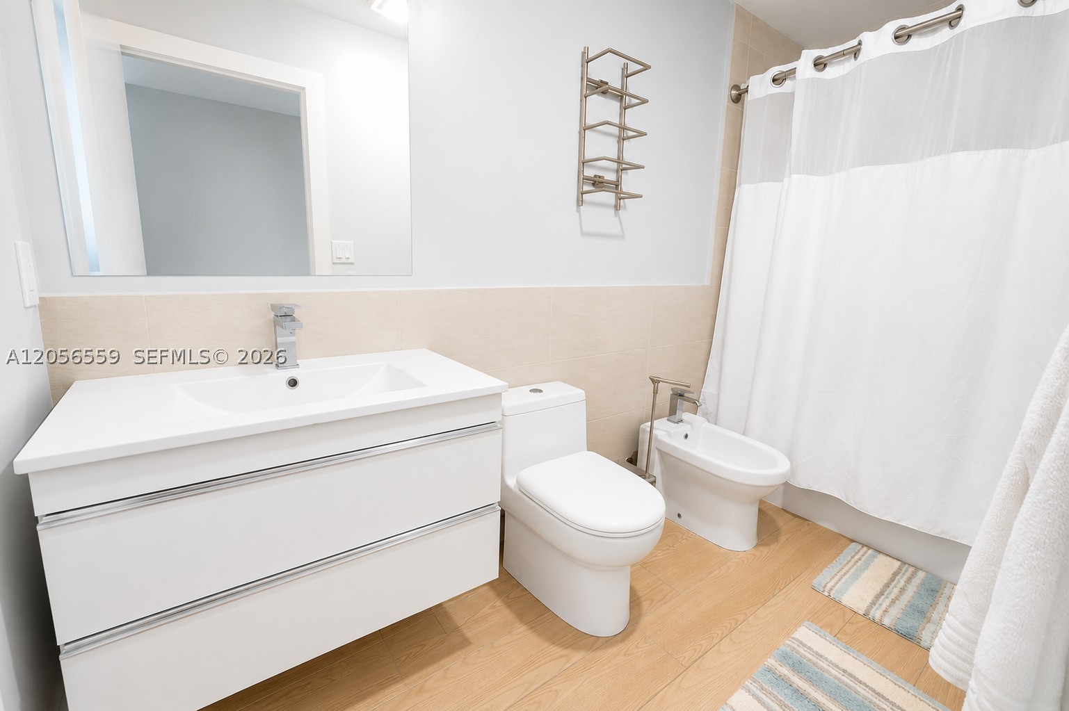 D GEMS CONDO - Residential