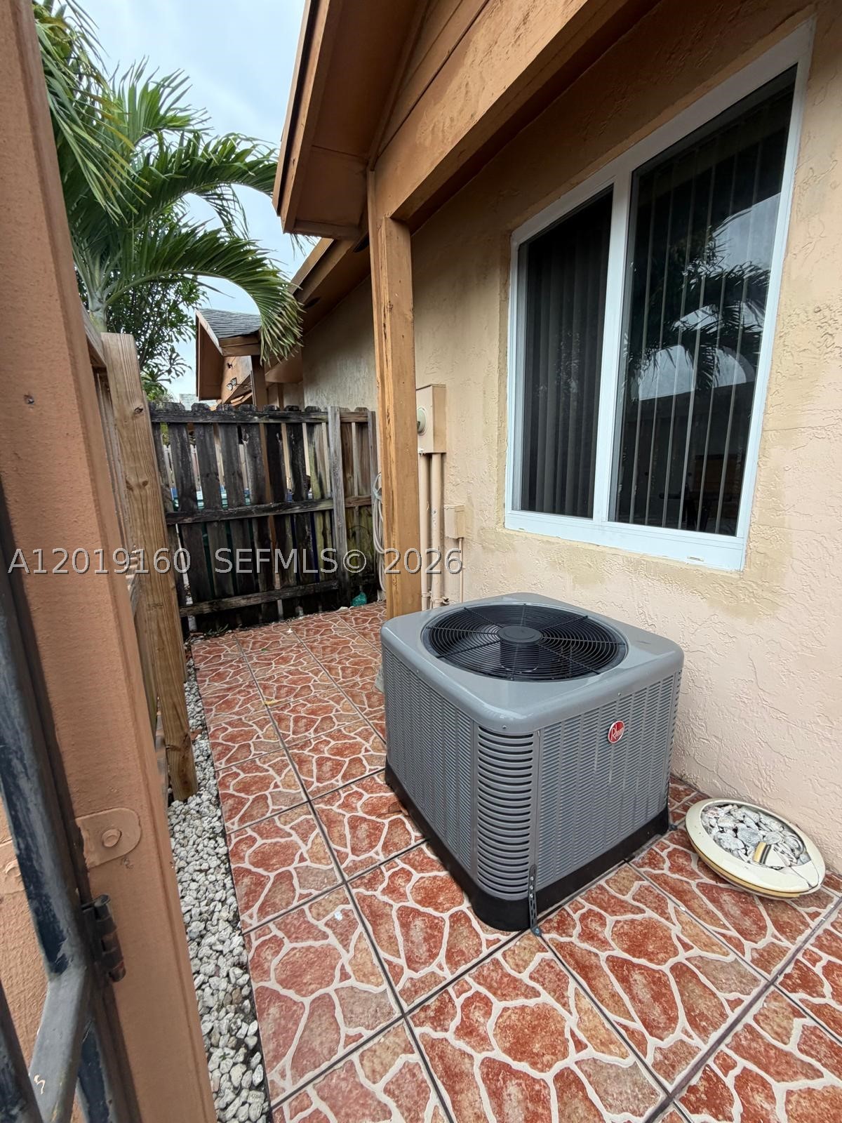 COUNTRY LAKE MANORS TOWNH - Residential