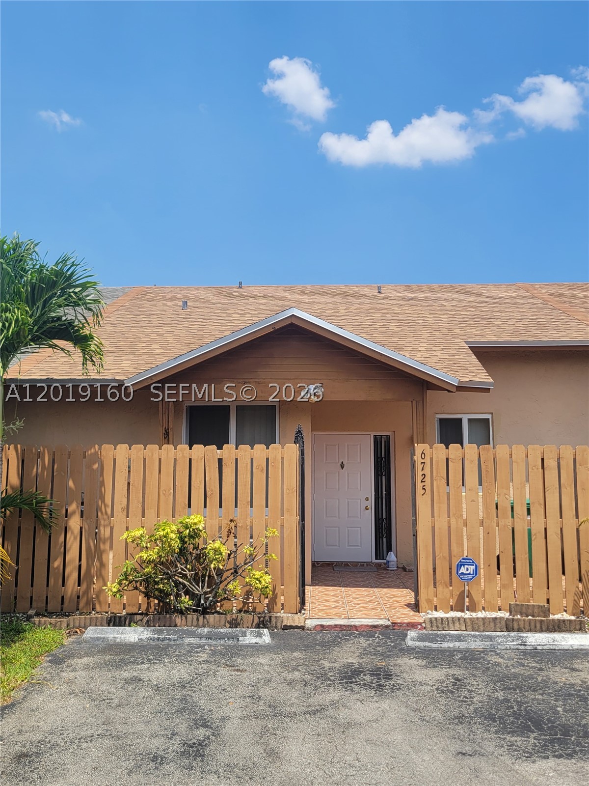 COUNTRY LAKE MANORS TOWNH - Residential