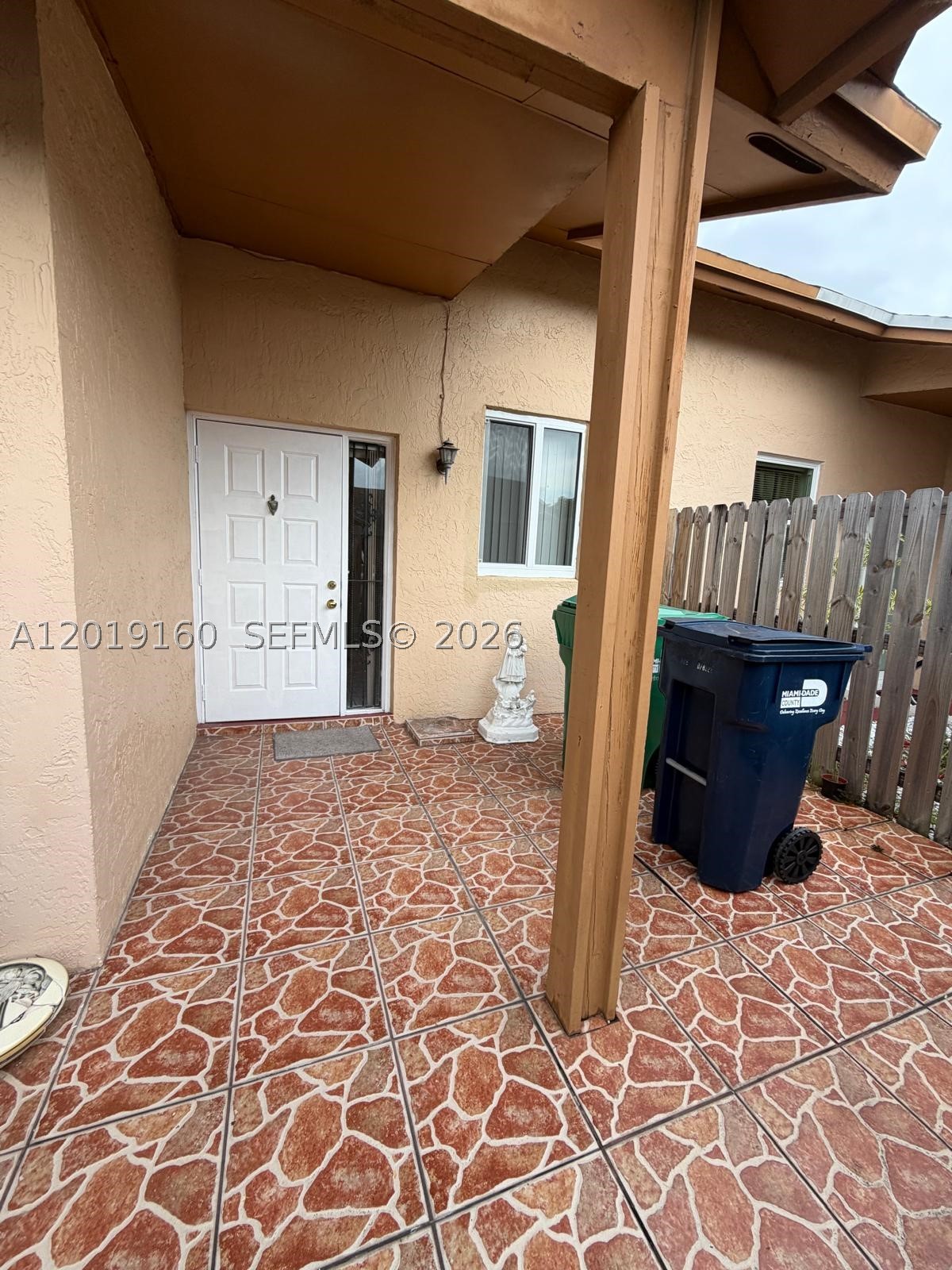 COUNTRY LAKE MANORS TOWNH - Residential