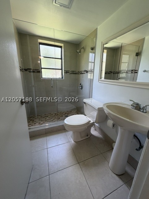 For Rent: 
Available first-floor unit featuring 3 bedroom and 2 full bathrooms. Includes a small private patio with dedicated storage space. Conveniently located in Kendall with easy access to shopping, dining, and major highways.
