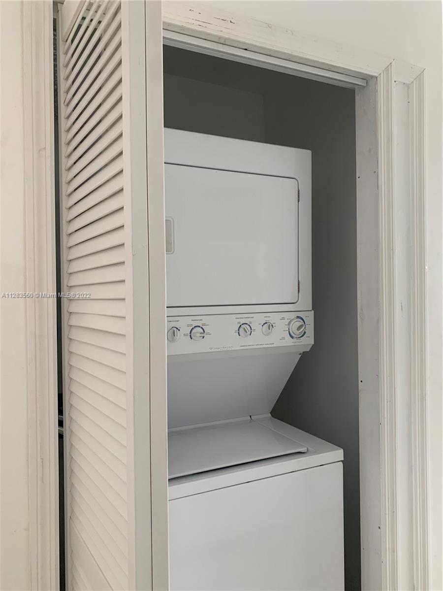 VISTA VERDE TOWNHOUSE - Residential Lease