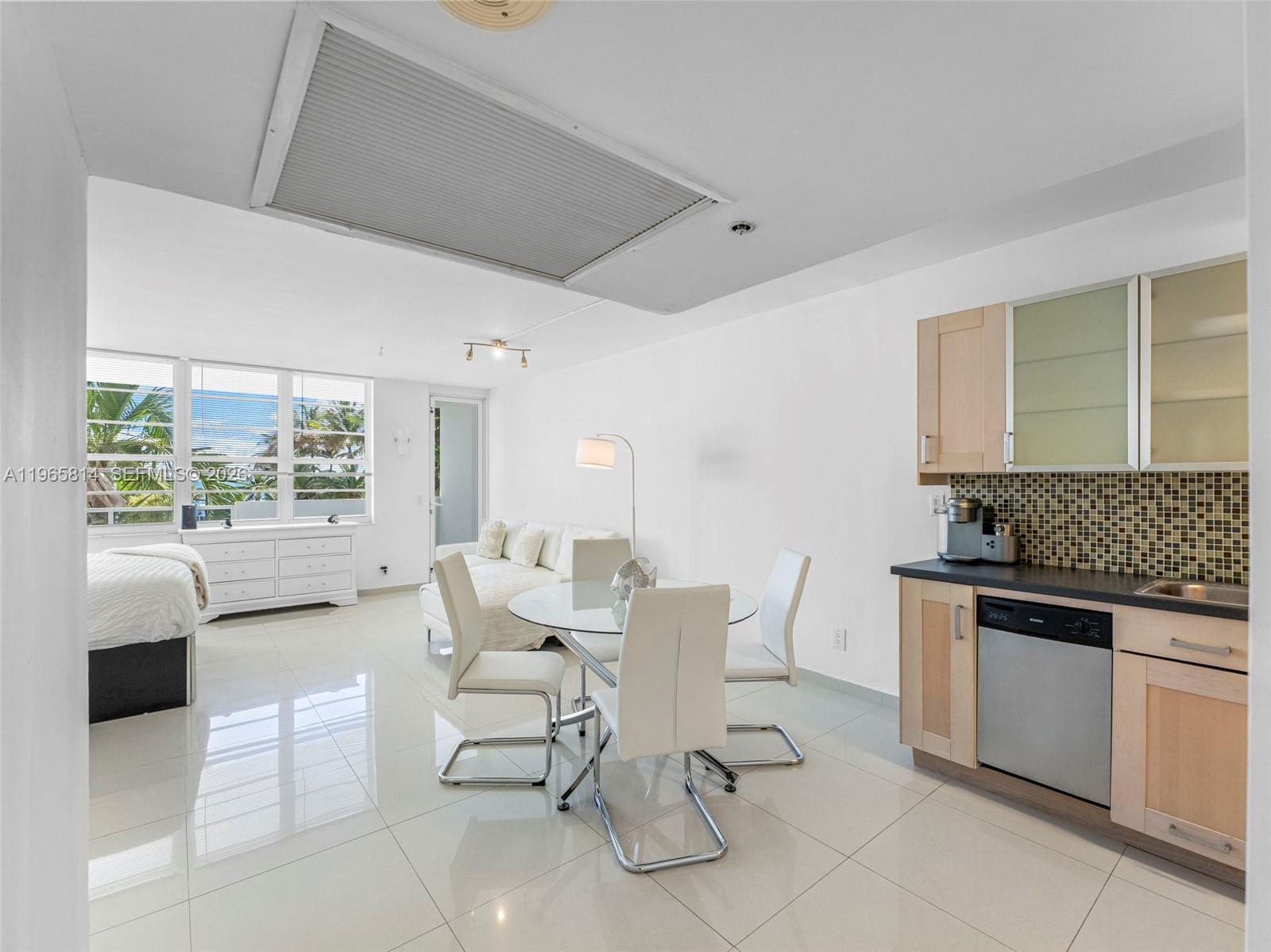 THE DECOPLAGE CONDO - Residential