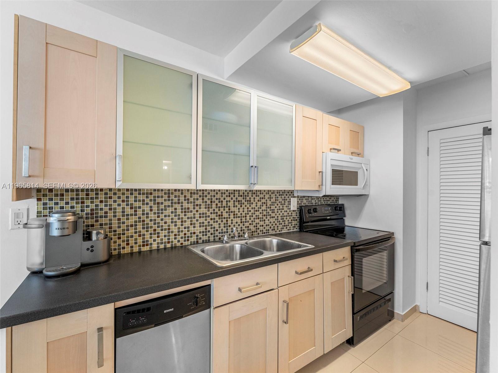 THE DECOPLAGE CONDO - Residential