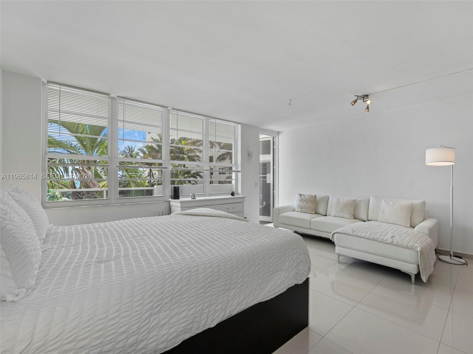 THE DECOPLAGE CONDO - Residential