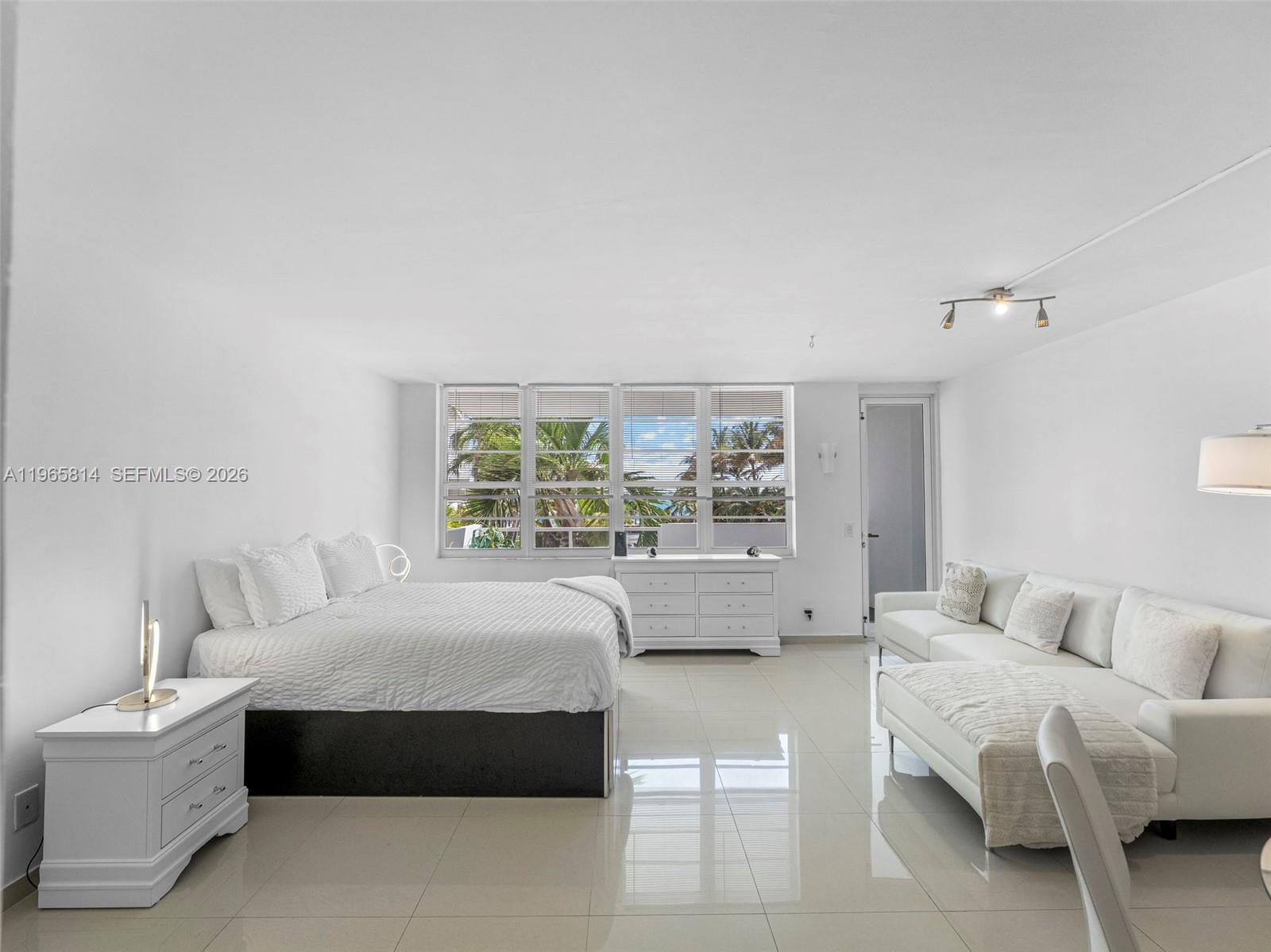 THE DECOPLAGE CONDO - Residential