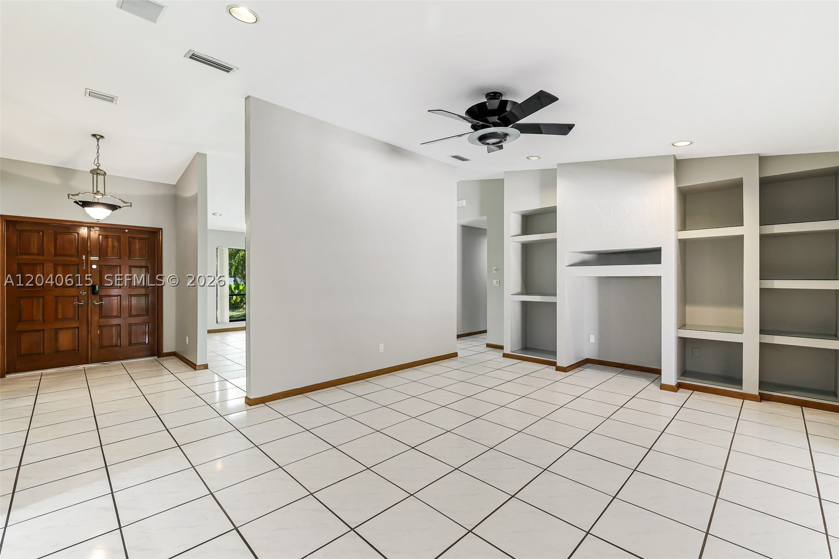 KINGS GROVE - Residential