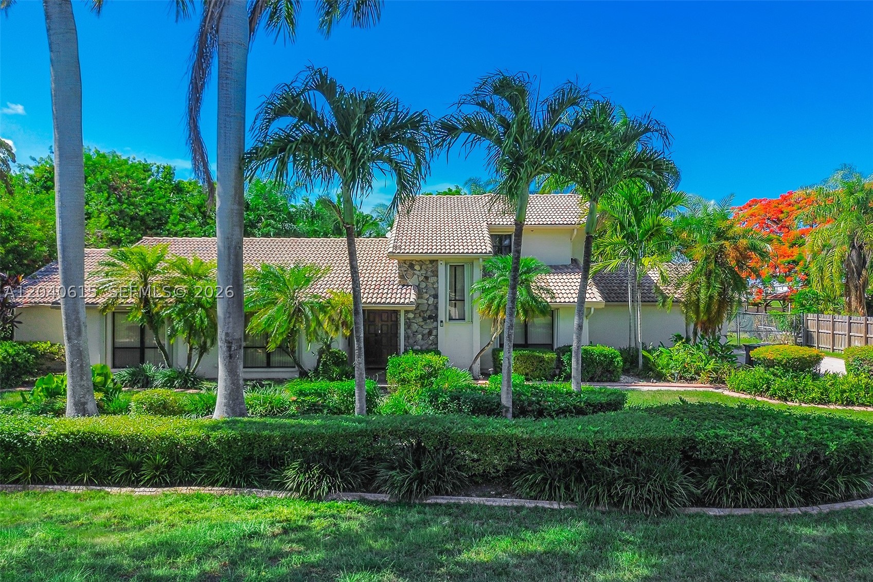 KINGS GROVE - Residential