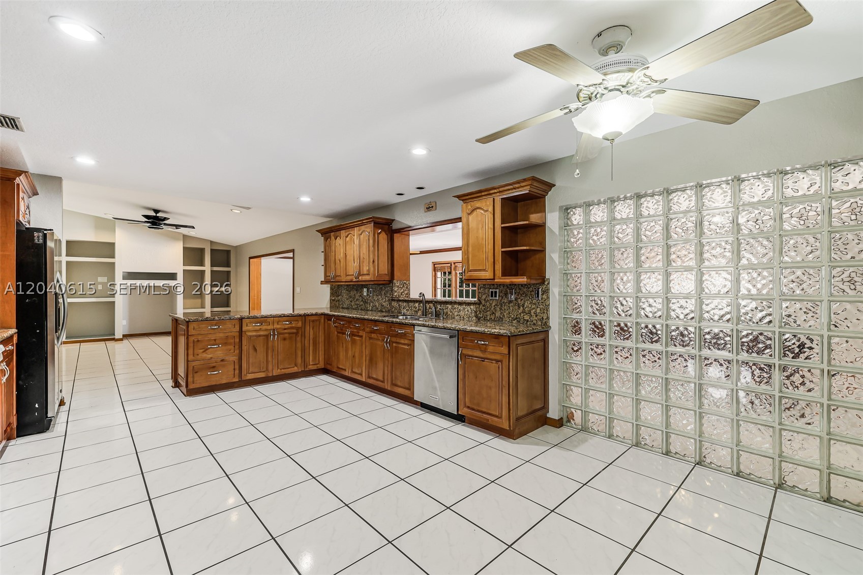 KINGS GROVE - Residential